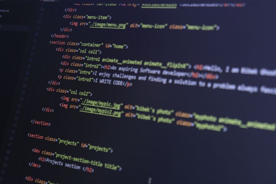 HTML i CSS kod na monitoru računala